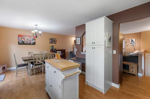 3306 4Th Avenue, Castlegar, BC - Indoor Photo Showing Dining Room