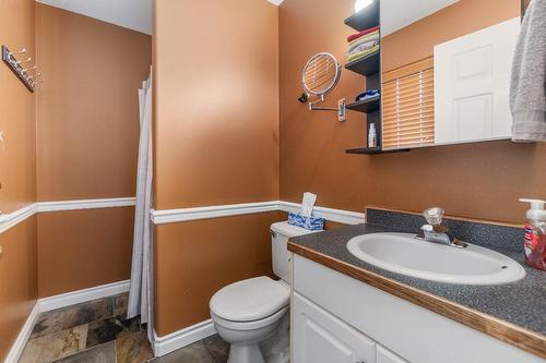 3306 4Th Avenue, Castlegar, BC - Indoor Photo Showing Bedroom