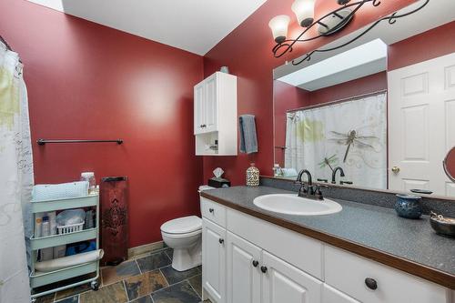 3306 4Th Avenue, Castlegar, BC - Indoor Photo Showing Bathroom