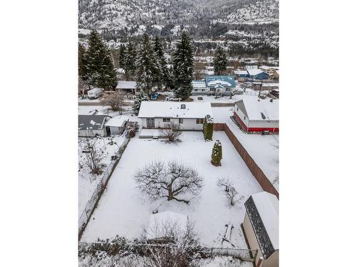 3306 4Th Avenue, Castlegar, BC - Outdoor With View
