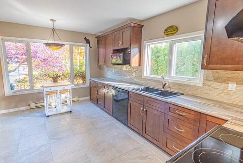 2819 Erickson Road, Erickson, BC - Indoor Photo Showing Kitchen With Double Sink