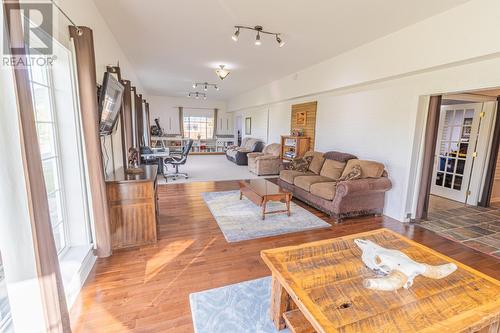 2819 Erickson Road, Erickson, BC - Indoor Photo Showing Living Room