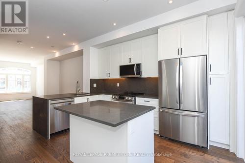 179 - 60 Lunar Crescent, Mississauga, ON - Indoor Photo Showing Kitchen