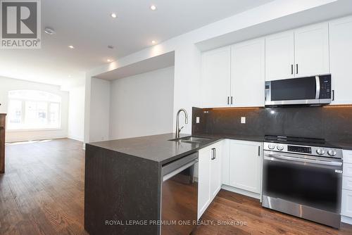 179 - 60 Lunar Crescent, Mississauga, ON - Indoor Photo Showing Kitchen With Upgraded Kitchen