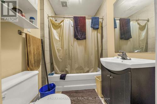 694 Wilson St, Hamilton, ON - Indoor Photo Showing Bathroom