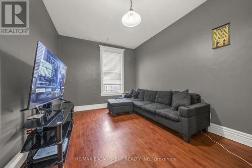 694 Wilson St, Hamilton, ON - Indoor Photo Showing Living Room