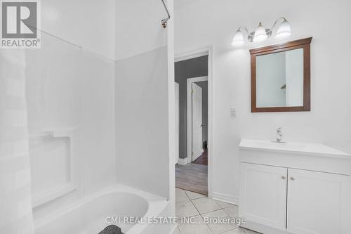 4697 Huron St, Niagara Falls, ON - Indoor Photo Showing Bathroom
