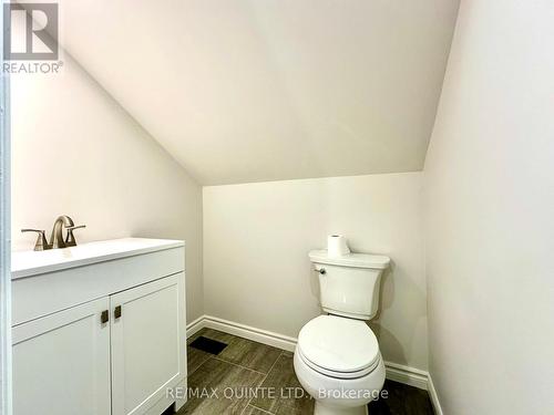 134 Dundas St W, Belleville, ON - Indoor Photo Showing Bathroom
