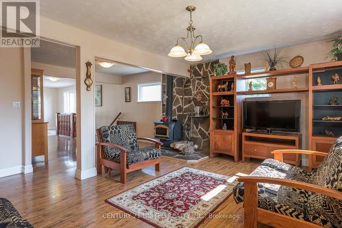 2813 Lakefield Road, Smith-Ennismore-Lakefield, ON - Indoor Photo Showing Living Room