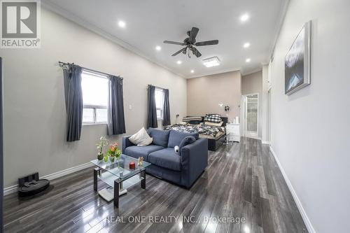 263 Broadview Avenue, Toronto, ON - Indoor Photo Showing Living Room