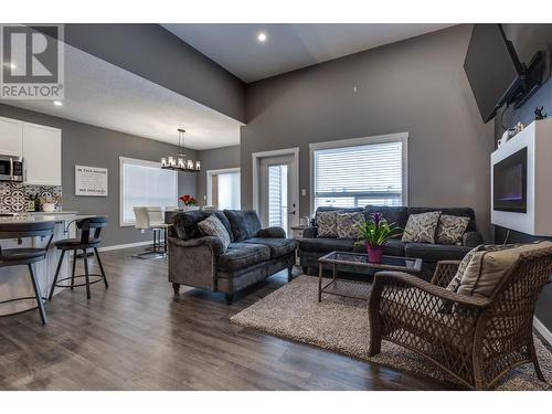 5481 Woodvalley Drive, Prince George, BC - Indoor Photo Showing Living Room