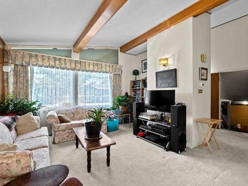159 Tanager Drive, Kamloops, BC - Indoor Photo Showing Living Room