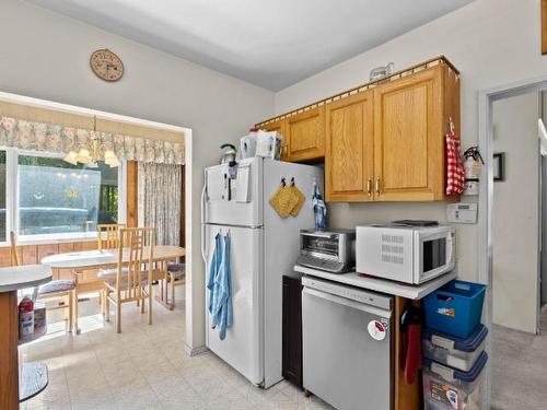 159 Tanager Drive, Kamloops, BC - Indoor Photo Showing Kitchen