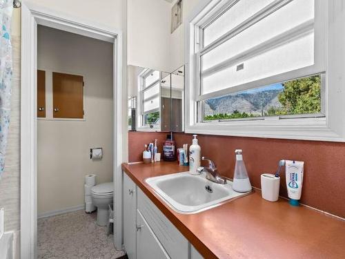 159 Tanager Drive, Kamloops, BC - Indoor Photo Showing Bathroom