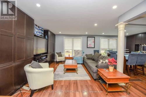8136 Hornby Road, Halton Hills, ON - Indoor Photo Showing Living Room