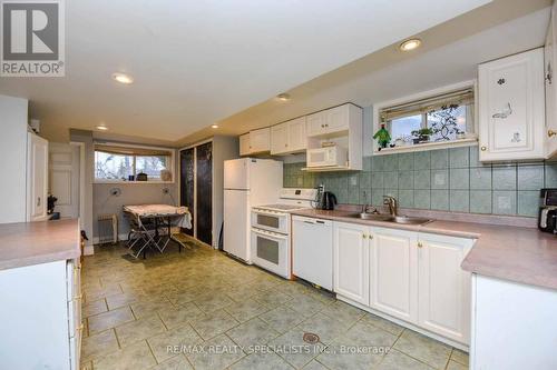 8136 Hornby Road, Halton Hills, ON - Indoor Photo Showing Kitchen With Double Sink