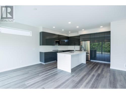 3781 Astoria Drive, West Kelowna, BC - Indoor Photo Showing Kitchen