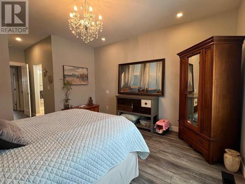 477 4Th Street, Vernon, BC - Indoor Photo Showing Bedroom