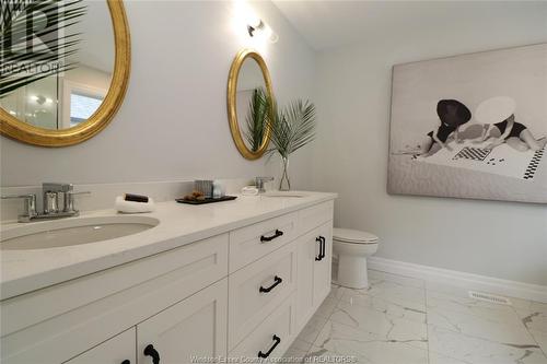 47 Belleview, Kingsville, ON - Indoor Photo Showing Bathroom