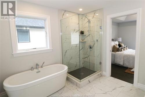 47 Belleview, Kingsville, ON - Indoor Photo Showing Bathroom