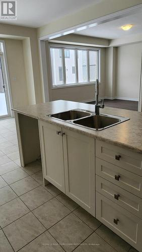 10 Ever Sweet Way, Thorold, ON - Indoor Photo Showing Kitchen With Double Sink