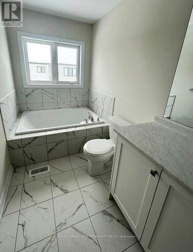 10 Ever Sweet Way, Thorold, ON - Indoor Photo Showing Bathroom