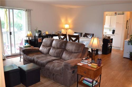 450 Carlton Street|Unit #22, St. Catharines, ON - Indoor Photo Showing Living Room