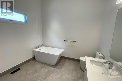 296 Presland Street, Ottawa, ON - Indoor Photo Showing Bathroom