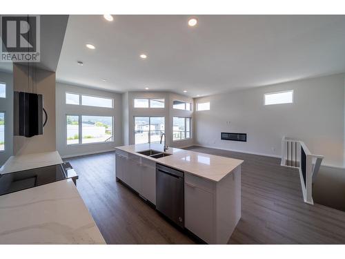 3773 Astoria Drive, West Kelowna, BC - Indoor Photo Showing Kitchen With Upgraded Kitchen