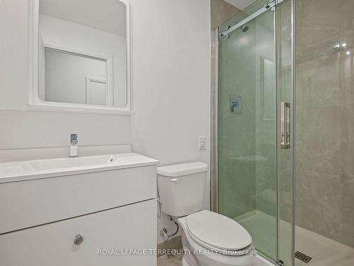 307-75 Canterbury Pl, Toronto, ON - Indoor Photo Showing Bathroom