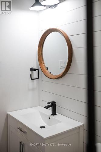 #6 -254 Main St, Prince Edward County, ON - Indoor Photo Showing Bathroom