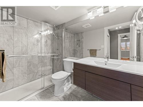 4058 Lakeshore Road Unit# 401, Kelowna, BC - Indoor Photo Showing Bathroom