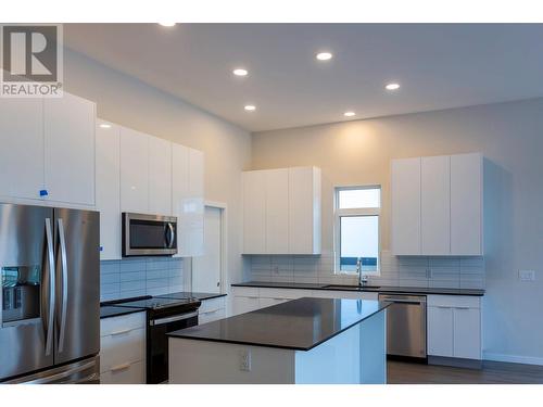 3758 Davidson Court, West Kelowna, BC - Indoor Photo Showing Kitchen With Upgraded Kitchen