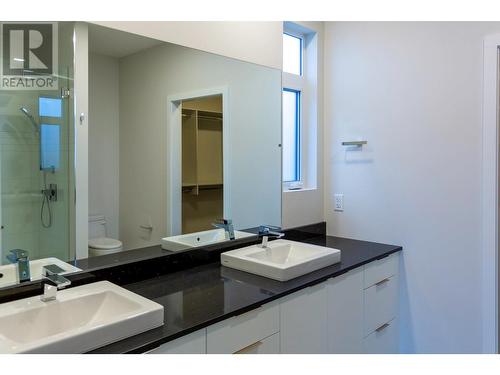 3758 Davidson Court, West Kelowna, BC - Indoor Photo Showing Bathroom