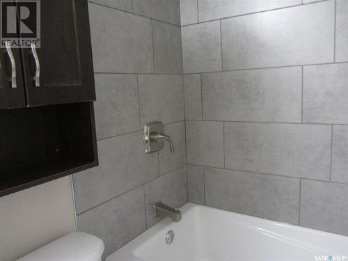 526 K Avenue N, Saskatoon, SK - Indoor Photo Showing Bathroom