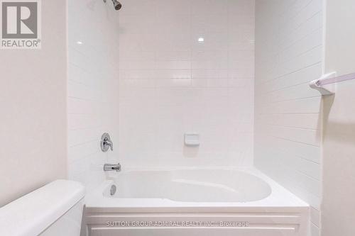221 - 39 Annie Craig Drive, Toronto, ON - Indoor Photo Showing Bathroom