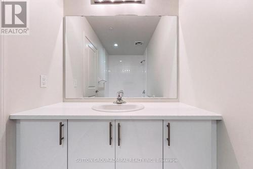#221 -39 Annie Craig Dr, Toronto, ON - Indoor Photo Showing Bathroom