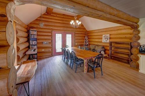 644 Lapp Rd, Golden, BC - Indoor Photo Showing Dining Room