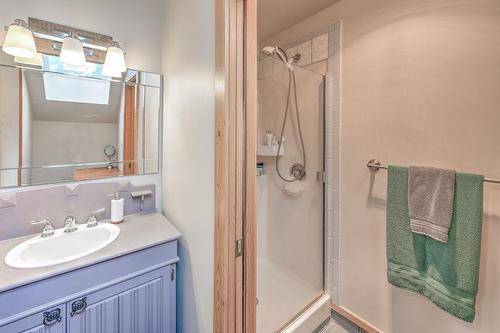 644 Lapp Rd, Golden, BC - Indoor Photo Showing Bathroom