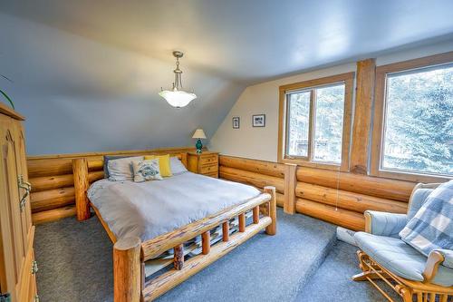 644 Lapp Rd, Golden, BC - Indoor Photo Showing Bedroom