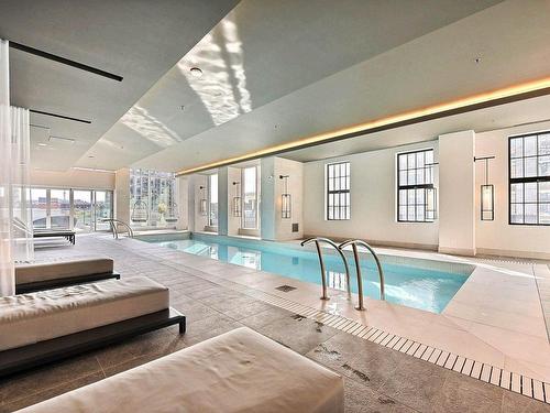 Piscine - 803-1188 Rue St-Antoine O., Montréal (Ville-Marie), QC - Indoor Photo Showing Other Room With In Ground Pool