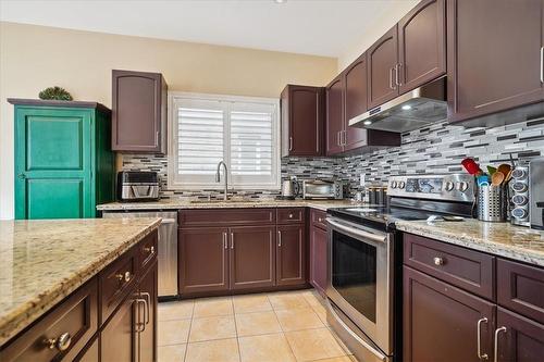 125 Lampman Drive, Grimsby, ON - Indoor Photo Showing Kitchen With Double Sink