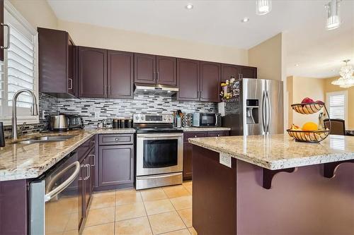 125 Lampman Drive, Grimsby, ON - Indoor Photo Showing Kitchen With Double Sink With Upgraded Kitchen