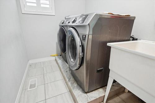125 Lampman Drive, Grimsby, ON - Indoor Photo Showing Laundry Room
