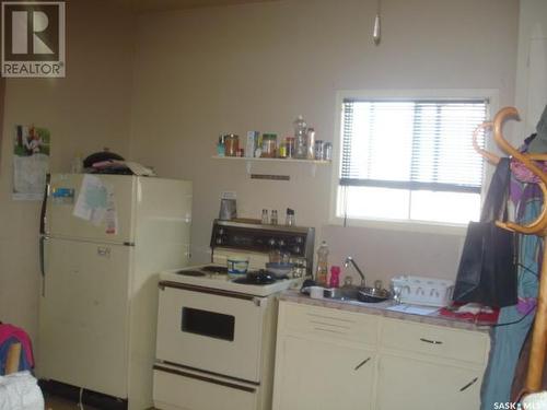 520 Main Street, Sturgis, SK - Indoor Photo Showing Kitchen With Double Sink