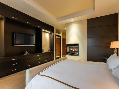Master bedroom - 5102-303 Boul. Clairevue E., Saint-Bruno-De-Montarville, QC - Indoor Photo Showing Bedroom