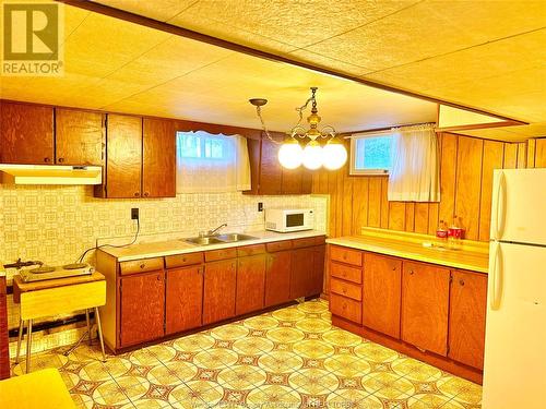 1645 Chappell, Windsor, ON - Indoor Photo Showing Kitchen