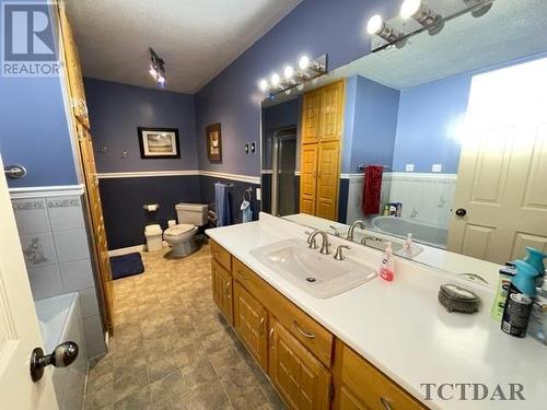 924006 North Quarry Rd, Harley Twp., ON - Indoor Photo Showing Bathroom