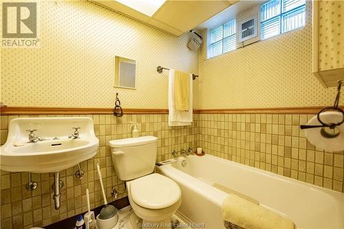 477 Ramsey, Sudbury, ON - Indoor Photo Showing Bathroom