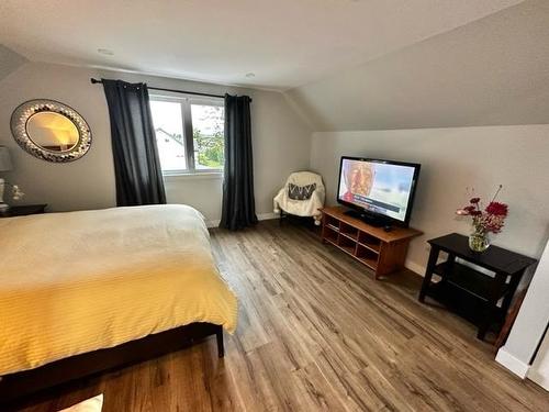 284 High Street N, Thunder Bay, ON - Indoor Photo Showing Bedroom